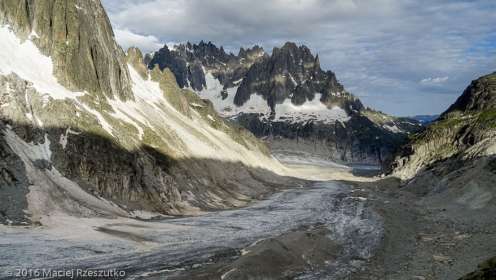 Refuge de Leschaux · Alpes, Massif du Mont-Blanc, Mer de Glace, FR · GPS 45°53'40.99'' N 6°58'51.00'' E · Altitude 2433m