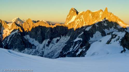 Refuge des Cosmiques · Alpes, Massif du Mont-Blanc, FR · GPS 45°52'23.90'' N 6°53'9.20'' E · Altitude 3580m