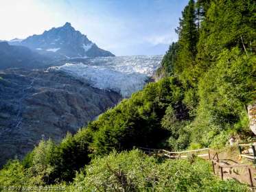 Chalet du Glacier des Bossons · Alpes, Massif du Mont-Blanc, Vallée de Chamonix, FR · GPS 45°53'38.40'' N 6°50'58.10'' E · Altitude 1421m