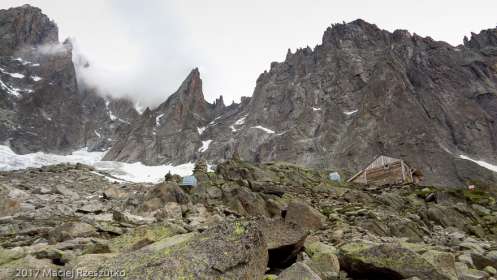Refuge de la Charpoua · Alpes, Massif du Mont-Blanc, Vallée de Chamonix, FR · GPS 45°55'27.06'' N 6°57'17.21'' E · Altitude 2702m