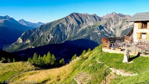 Refuge Bertone · Alpes, Massif du Mont-Blanc, IT · GPS 45°48'31.79'' N 6°58'41.85'' E · Altitude 1989m