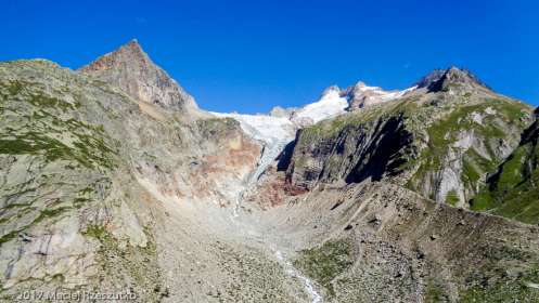 Refuge Elena · Alpes, Massif du Mont-Blanc, IT · GPS 45°53'5.32'' N 7°3'55.75'' E · Altitude 2070m