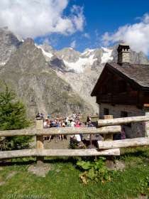 Refuge Bonatti · Alpes, Massif du Mont-Blanc, IT · GPS 45°50'48.16'' N 7°2'0.59'' E · Altitude 1982m