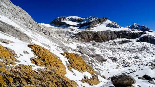 Remontée au Col de la Cascade · Pyrénées, Hautes Pyrénées, Parc National du Mont Perdu, FR · GPS 42°40'53.99'' N 0°0'24.47'' E · Altitude 3061m