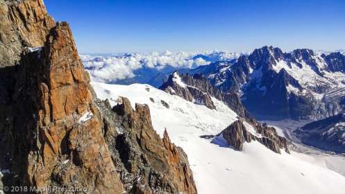 Vallée Blanche depuis la Brèche Chaubert · Alpes, Massif du Mont-Blanc, FR · GPS 45°51'15.11'' N 6°53'35.32'' E · Altitude 4016m