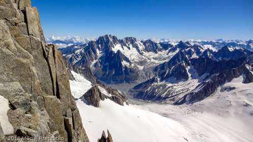 Vallée Blanche depuis la Brèche Médiane · Alpes, Massif du Mont-Blanc, FR · GPS 45°51'16.03'' N 6°53'32.72'' E · Altitude 4017m