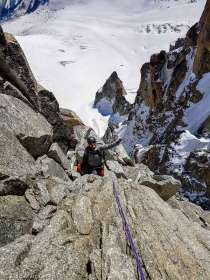 Escalade à la Pointe Médiane · Alpes, Massif du Mont-Blanc, FR · GPS 45°51'15.64'' N 6°53'33.62'' E · Altitude 4219m