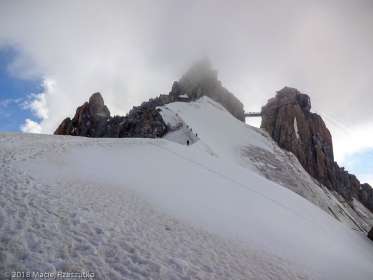 Dans la descente de l’arête de l’Aiguille du Midi · Alpes, Massif du Mont-Blanc, Vallée de Chamonix, FR · GPS 45°52'46.76'' N 6°53'21.41'' E · Altitude 3694m