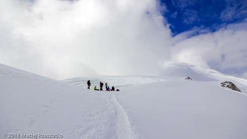 - · Alpes, Massif du Mont-Blanc, Col de la Brenva, FR · GPS 45°50'45.03'' N 6°52'24.81'' E · Altitude 4333m