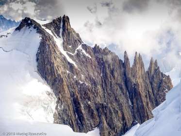 Mont Blanc du Tacul et les Aiguilles du Diable depuis les pentes · Alpes, Massif du Mont-Blanc, Vallée de Chamonix, FR · GPS 45°51'2.89'' N 6°52'31.91'' E · Altitude 4128m