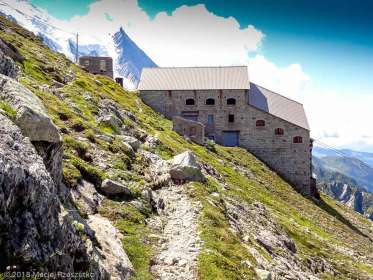 Gare des Glaciers · Alpes, Massif du Mont-Blanc, Vallée de Chamonix, FR · GPS 45°53'20.01'' N 6°52'33.91'' E · Altitude 2408m