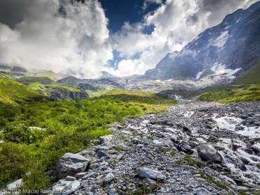 - · Alpes, Massif du Mont-Blanc, Descente aux Chalets de Miage, FR · GPS 45°49'47.05'' N 6°46'17.78'' E · Altitude 1813m