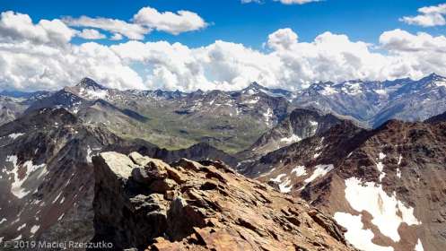 Vue depuis le sommet du Mont Emilius · Alpes, Alpes grées, Val d'Aoste, IT · GPS 45°40'43.84'' N 7°23'5.47'' E · Altitude 3475m
