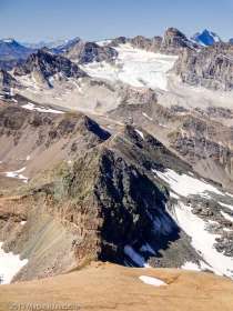 Vue depuis le sommet du Taou Blanc · Alpes, Val d'Aoste, Parc National du Grand Paradis, IT · GPS 45°31'20.13'' N 7°8'52.66'' E · Altitude 3438m