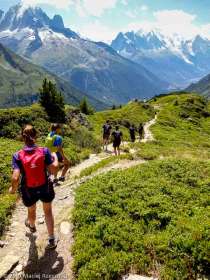 Descente de l’Aiguillette des Posettes avec la vue sur le massif du Mont-Blanc · Alpes, Massif du Mont-Blanc, Vallée de Chamonix, FR · GPS 46°1'0.20'' N 6°56'21.38'' E · Altitude 2122m
