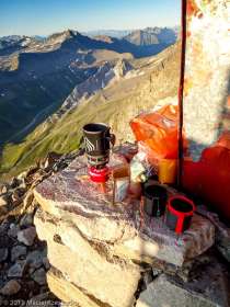 Lever du jour au bivouac Gino Rainetto · Alpes, Massif du Mont-Blanc, Val Vény, IT · GPS 45°47'8.15'' N 6°50'24.51'' E · Altitude 3047m