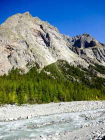 Refuge Monzino et Glacier du Brouillard · Alpes, Massif du Mont-Blanc, Val Veny, FR · GPS 45°47'29.39'' N 6°54'27.13'' E · Altitude 1607m
