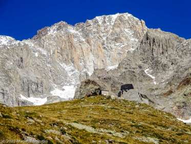 Refuge Monzino et Glacier du Brouillard · Alpes, Massif du Mont-Blanc, Val Veny, FR · GPS 45°47'49.28'' N 6°53'6.42'' E · Altitude 2430m