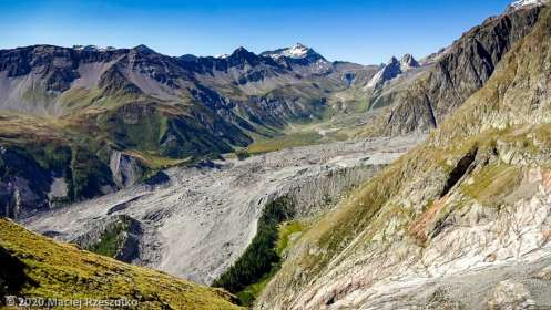 Refuge Monzino et Glacier du Brouillard · Alpes, Massif du Mont-Blanc, Val Veny, FR · GPS 45°47'47.83'' N 6°53'2.08'' E · Altitude 2467m