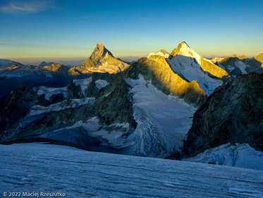 Zinalrothorn 4221m · Alpes, Alpes valaisannes, CH · GPS 46°3'35.48'' N 7°41'35.81'' E · Altitude 3880m