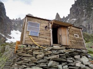 Refuge de la Charpoua · Alpes, Massif du Mont-Blanc, Vallée de Chamonix, FR · GPS 45°55'26.77'' N 6°57'19.26'' E · Altitude 2721m