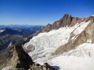 Panorama depuis le sommet du Petit Mont Blanc · Alpes, Massif du Mont-Blanc, Val Vény, IT · GPS 45°47'30.31'' N 6°49'58.99'' E · Altitude 3424m