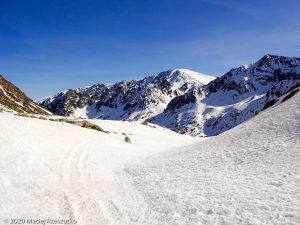 Dans la descenye du Pic d'Envalira · Pyrénées, Pyrénées Orientales, Puymorens, FR · GPS 42°30'48.06'' N 1°44'4.43'' E · Altitude 2458m