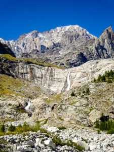 Refuge Monzino et Glacier du Brouillard · Alpes, Massif du Mont-Blanc, Val Veny, FR · GPS 45°47'27.44'' N 6°53'46.45'' E · Altitude 1748m