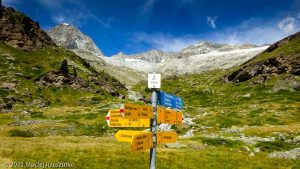 Zinalrothorn 4221m · Alpes, Alpes valaisannes, CH · GPS 46°1'48.52'' N 7°43'14.45'' E · Altitude 2340m